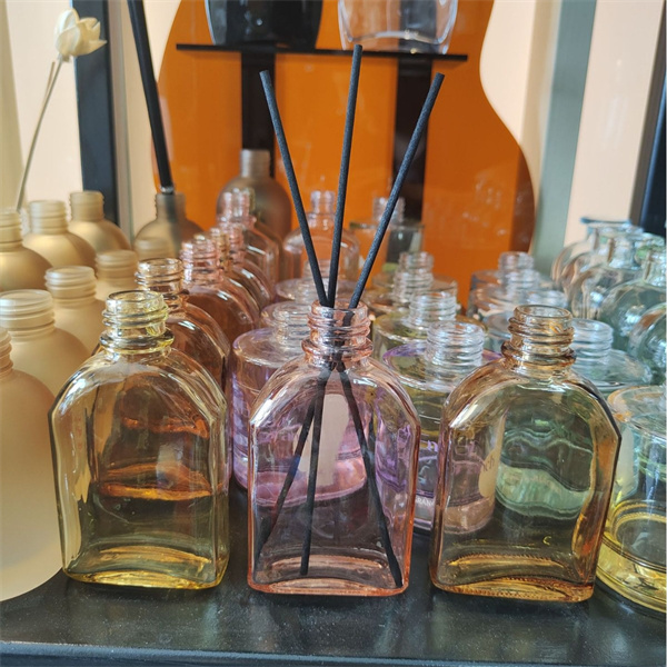 圆肩扁方玻璃香薰瓶